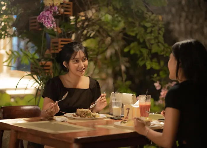 The Central Lovina Hotel & Restaurant