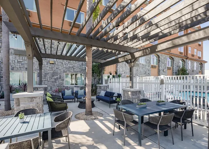Yorba Linda Hotels