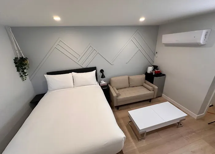 Nelson Hotels