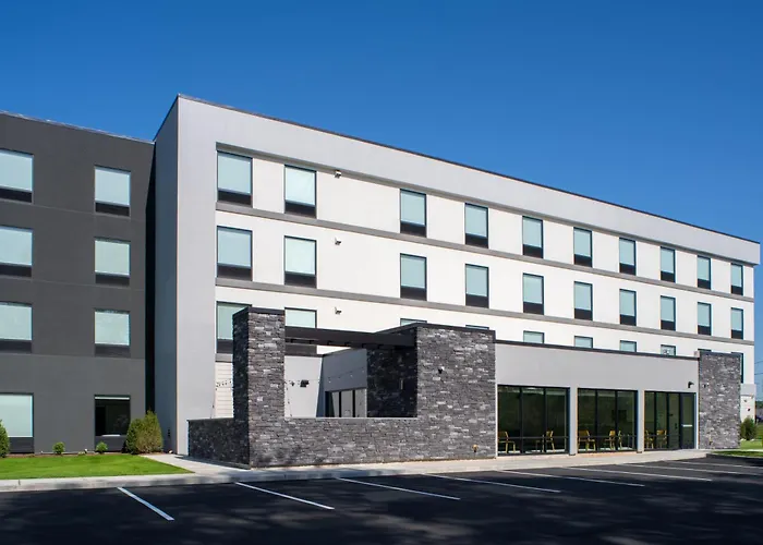 East Haven Hotels