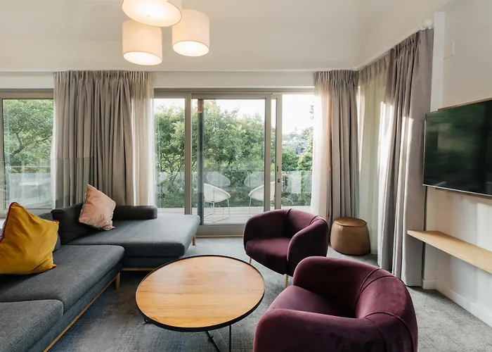 Vineyard Hotel