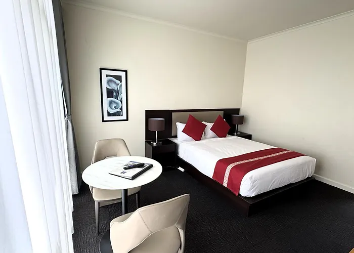 Lake Bolac Hotels