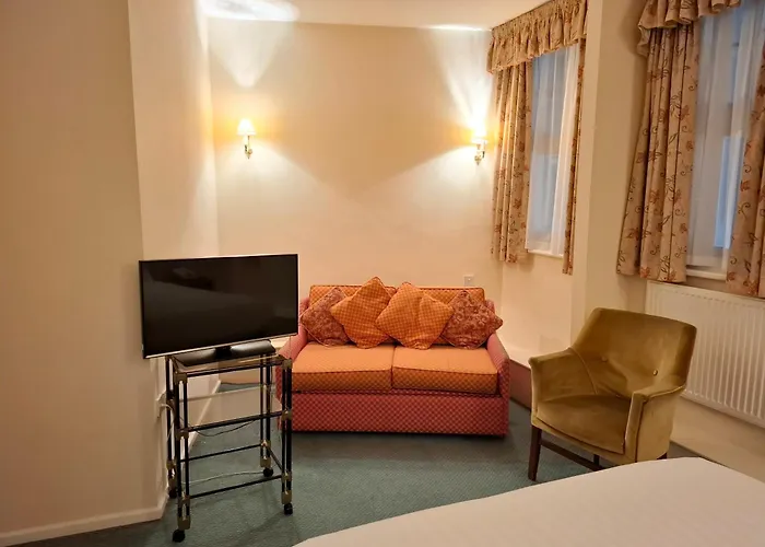 Borough Arms Hotel
