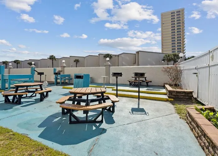 Summit 225 - Low Floor Beachfront - Sleeps 5