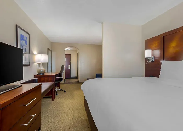 Benbrook Hotels