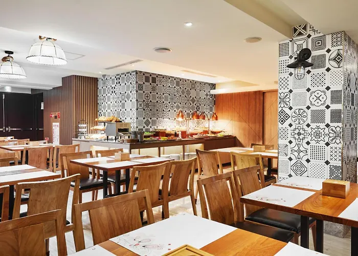 Lan Kwai Fong Garden Hotel