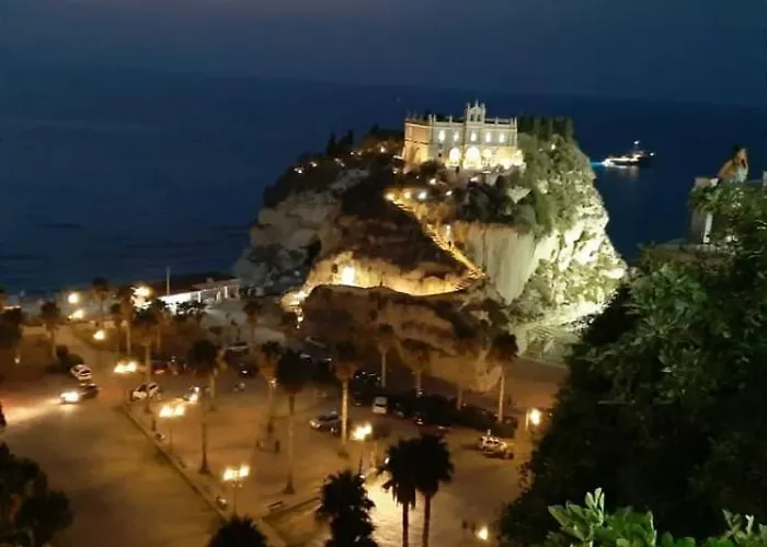 Capo Vaticano Hotels