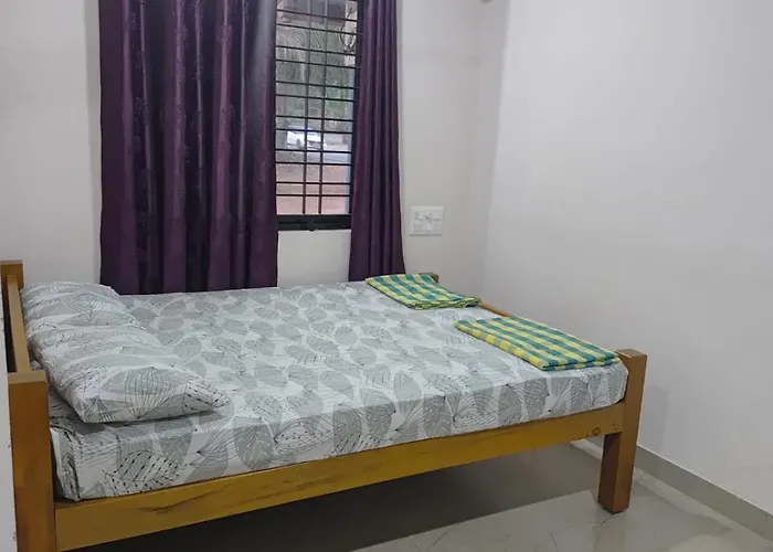 Suvarna Tourist Home