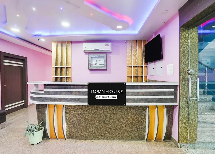 Super Townhouse Butler Road Near Maripur Chowk