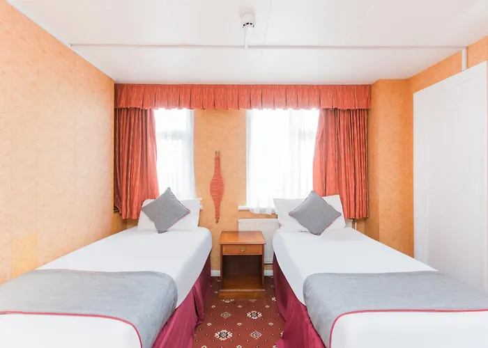 Oyo Stade Court Hotel