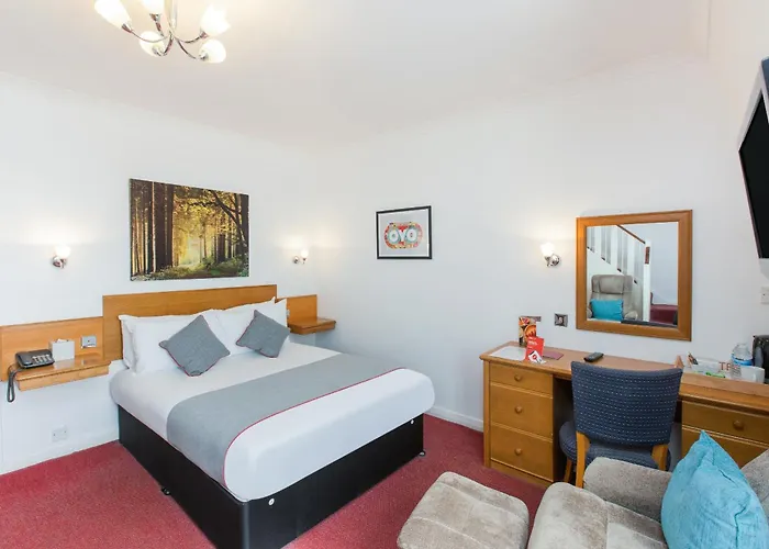 Oyo Stade Court Hotel