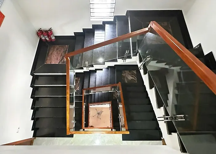 Minh Duc Hotel Quan Lan - Thu 7 Chi Nhan 3 Phong Tro Len
