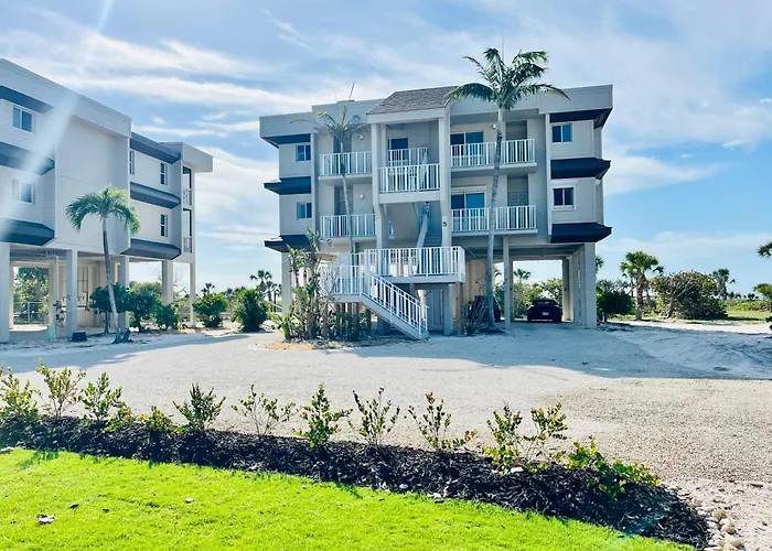 Breathtaking Views At Seaspray - Oceanfront Accomodations