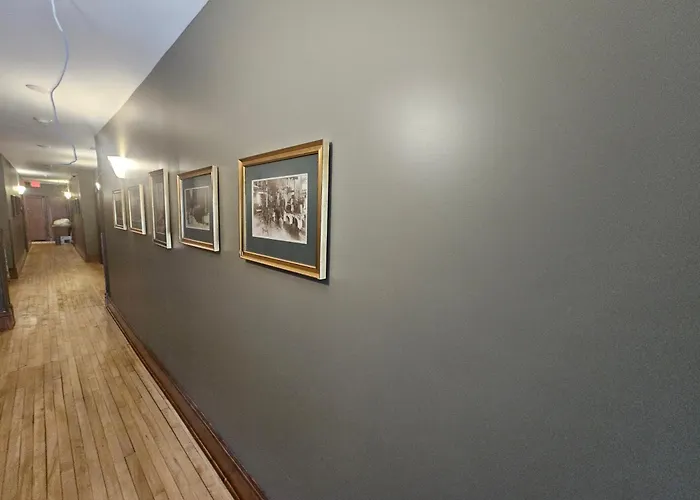 Albany Hotels