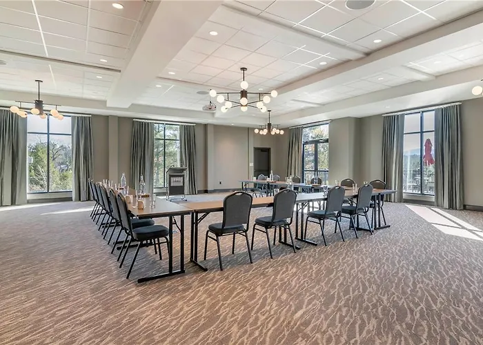 Cambria Hotel Lake Placid - Lakeside Resort