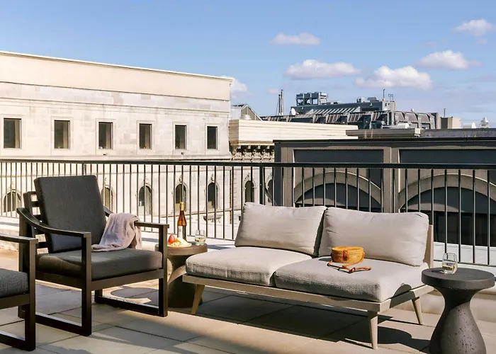 Nester Finn Square Victoria