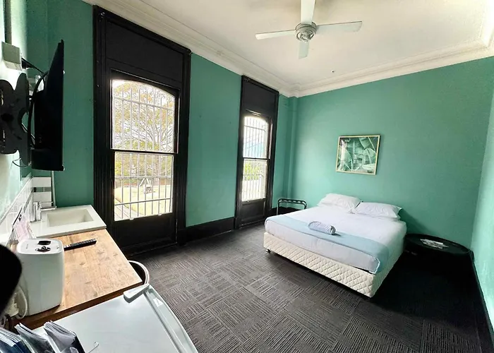 Bomaderry Hotels