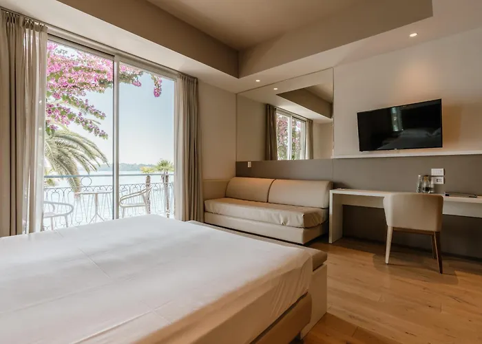 Hotel sulla spiaggia a Gardone Riviera