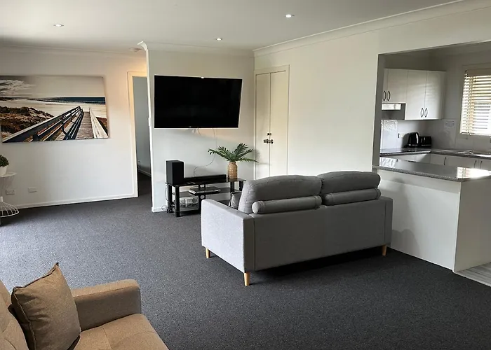 Albion Park Hotels