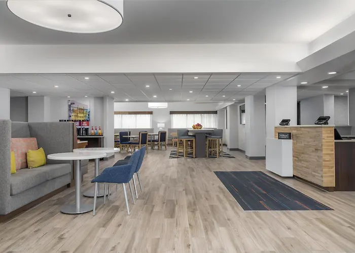 Altoona Hotels