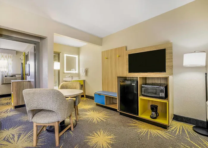 Cortez Hotels