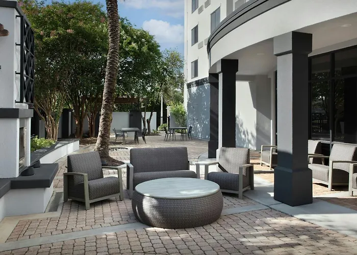 Pensacola Hotels With Jacuzzi in Room