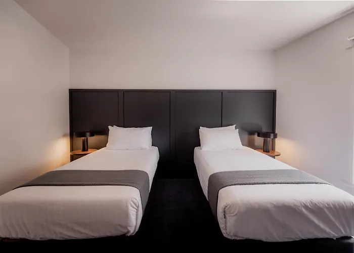 Adventure Bay Hotels
