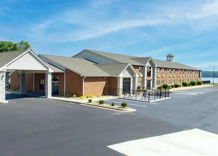 Clarksville Hotels