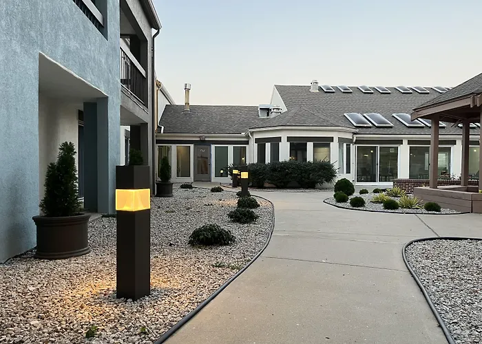 Kansas City Hotels With Jacuzzi in Room