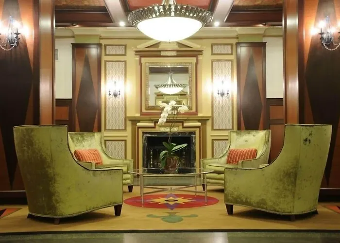 Oak Park Hotels