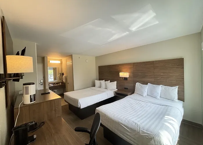 Lake Park Hotels