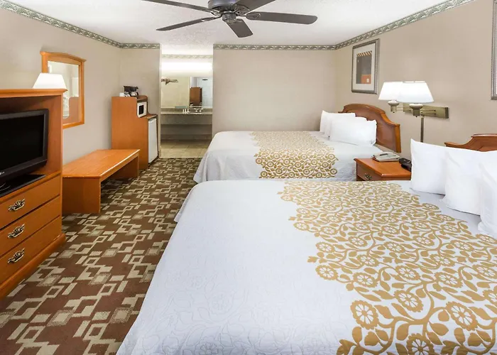 Batesville Hotels