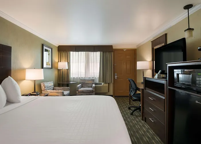 Coos Bay Hotels With Jacuzzi in Room
