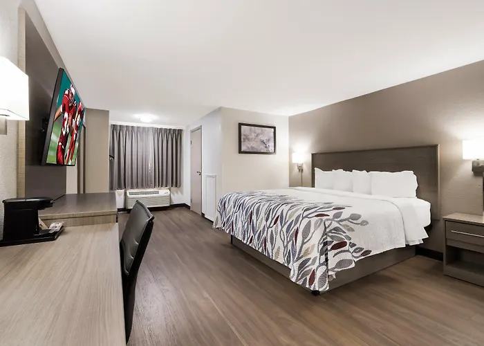 Weedsport Hotels