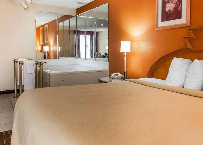 Shelbyville Hotels