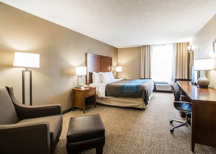 Comfort Inn & Suites Hazelwood - St Louis
