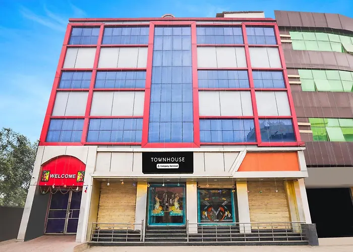 Super Townhouse Butler Road Near Maripur Chowk