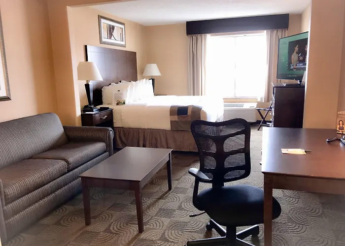 Naperville Hotels With Jacuzzi in Room