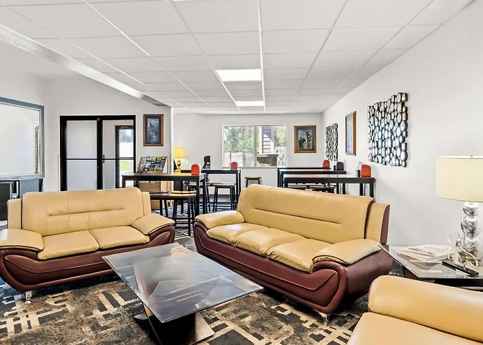 Americas Best Value Inn & Suites - Tahquamenon Country