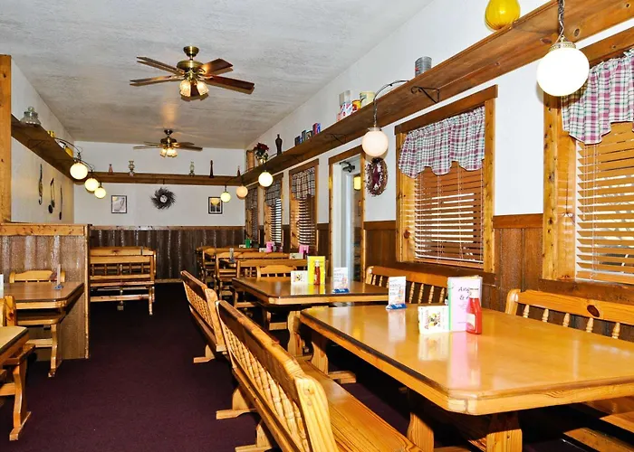 Berkeley Springs Hotels