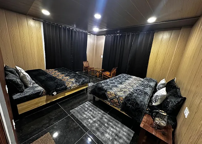 Glampfire Hotel And Cafe