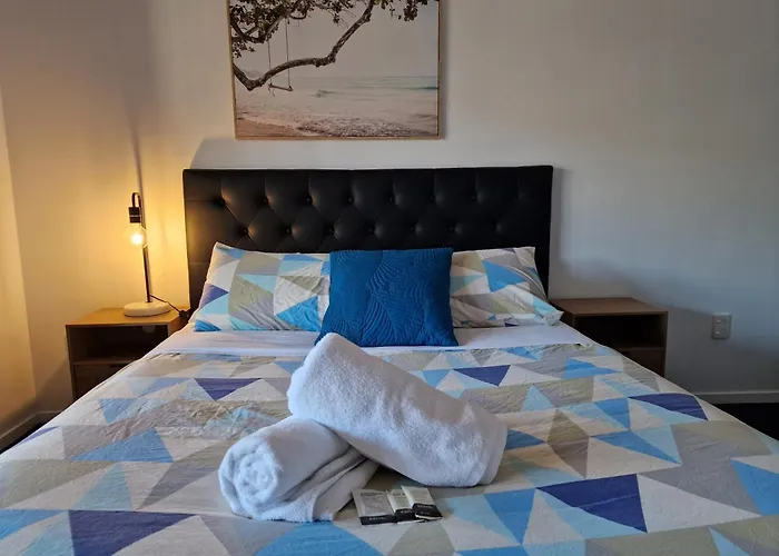 Palm Tree Apartments & Backpackers