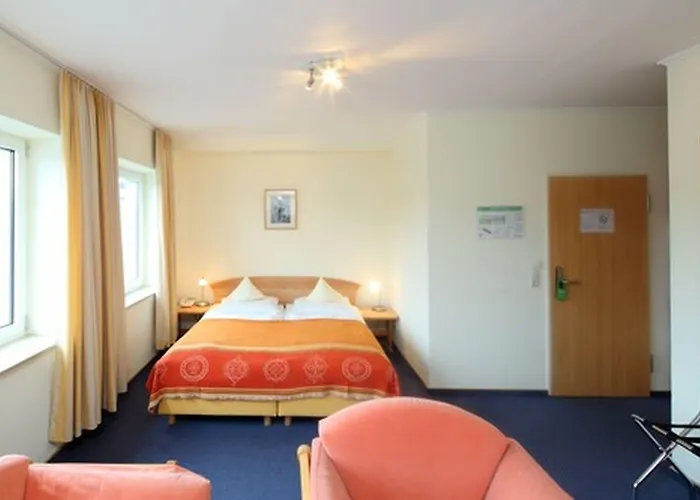 Hotel Am Segelhafen & Free Parking