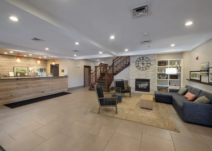 Glens Falls Hotels