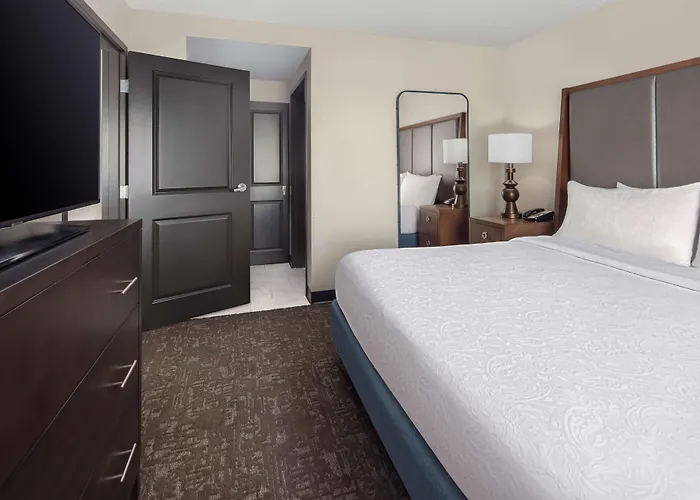 Orland Park Hotels With Jacuzzi in Room