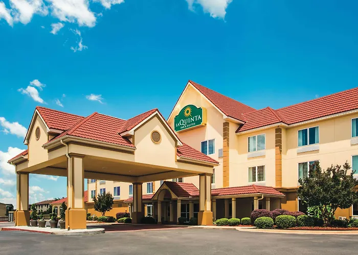 Russellville Hotels
