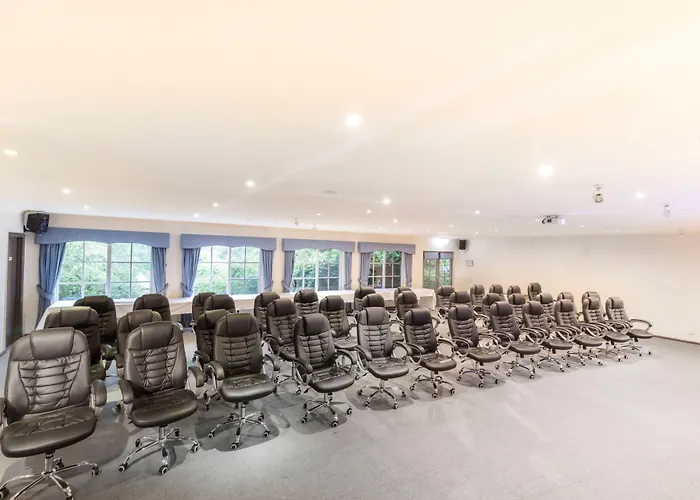 Eltham Hotels