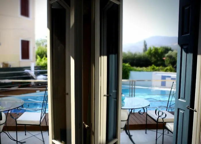 Petra (Lesbos) Hotels