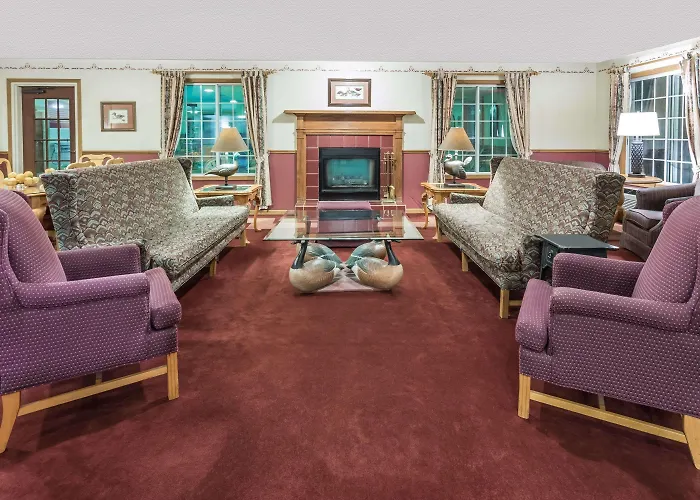 Mequon Hotels