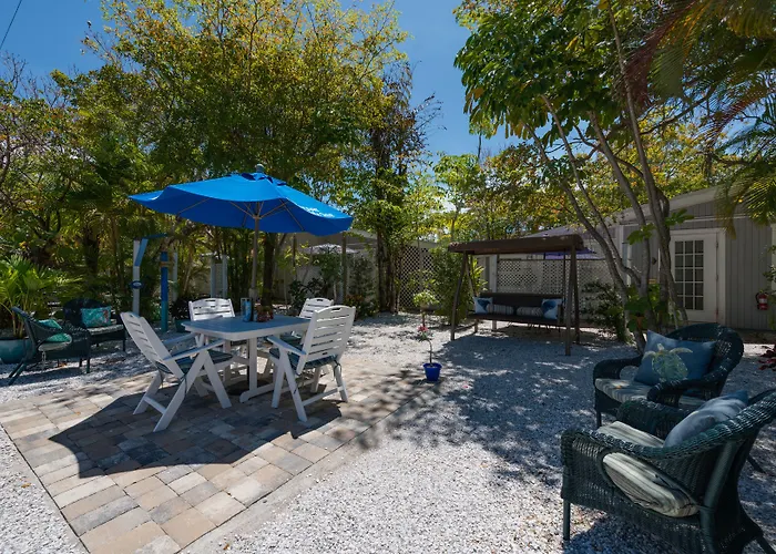 Tarpon Tale Inn